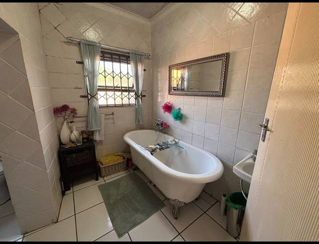 3 BEDROOM FREEHOLD FOR SALE IN KLIPPOORTJE